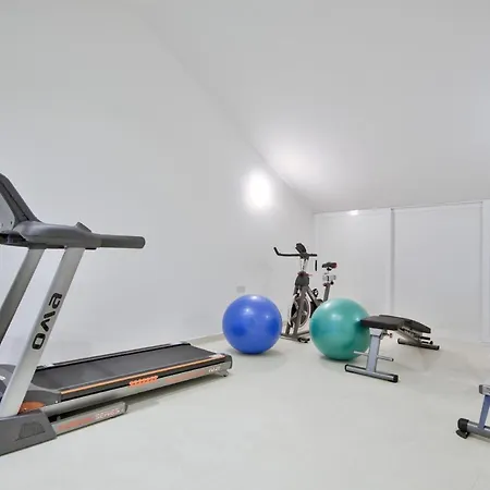 Ida - Indoor Heated Pool, Sauna, Games And Gym Villa