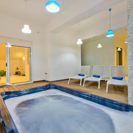 Villa Ida - Indoor Heated Pool, Sauna, Games And Gym Mellieħa