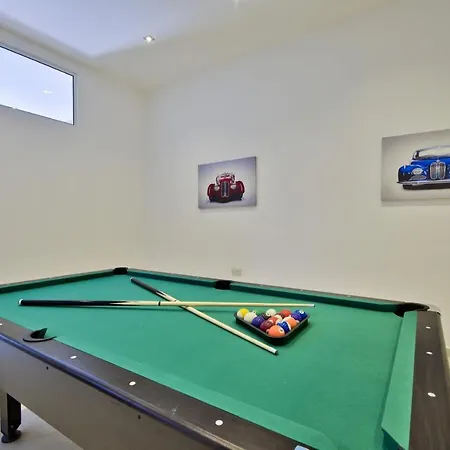 Ida - Indoor Heated Pool, Sauna, Games And Gym Villa Mellieħa
