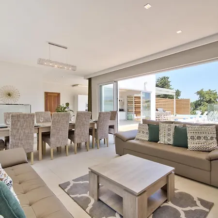 Ida - Indoor Heated Pool, Sauna, Games And Gym Villa *