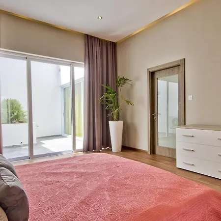 Ida - Indoor Heated Pool, Sauna, Games And Gym Mellieħa
