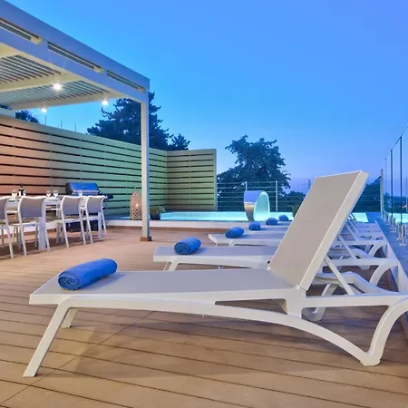 Ida - Indoor Heated Pool, Sauna, Games And Gym Villa