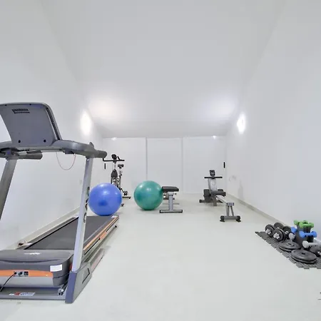 Ida - Indoor Heated Pool, Sauna, Games And Gym * Mellieħa