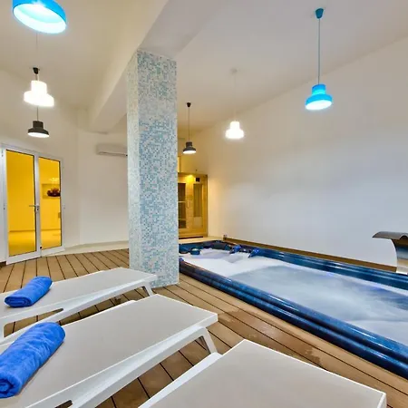 Villa Ida - Indoor Heated Pool, Sauna, Games And Gym *