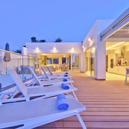 Ida - Indoor Heated Pool, Sauna, Games And Gym Villa *