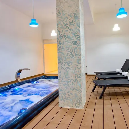 Ida - Indoor Heated Pool, Sauna, Games And Gym Mellieħa
